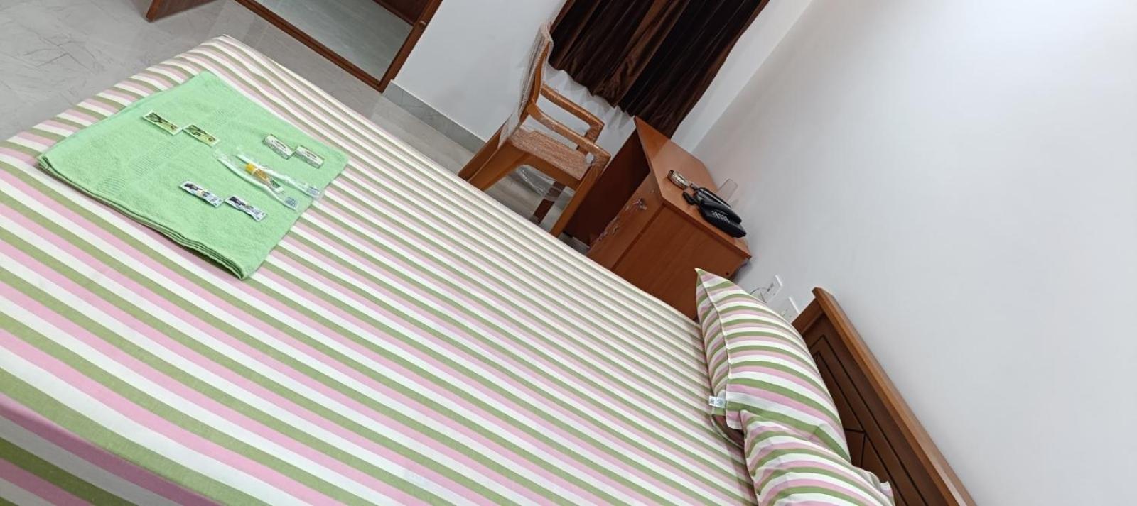 Urc Lodge Perundurai Quarto foto